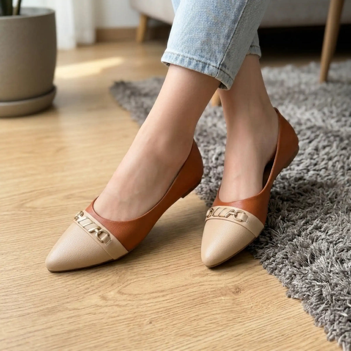 The Perfect Blend of Comfort and Style: Avenue Two-Tone Flats 202601