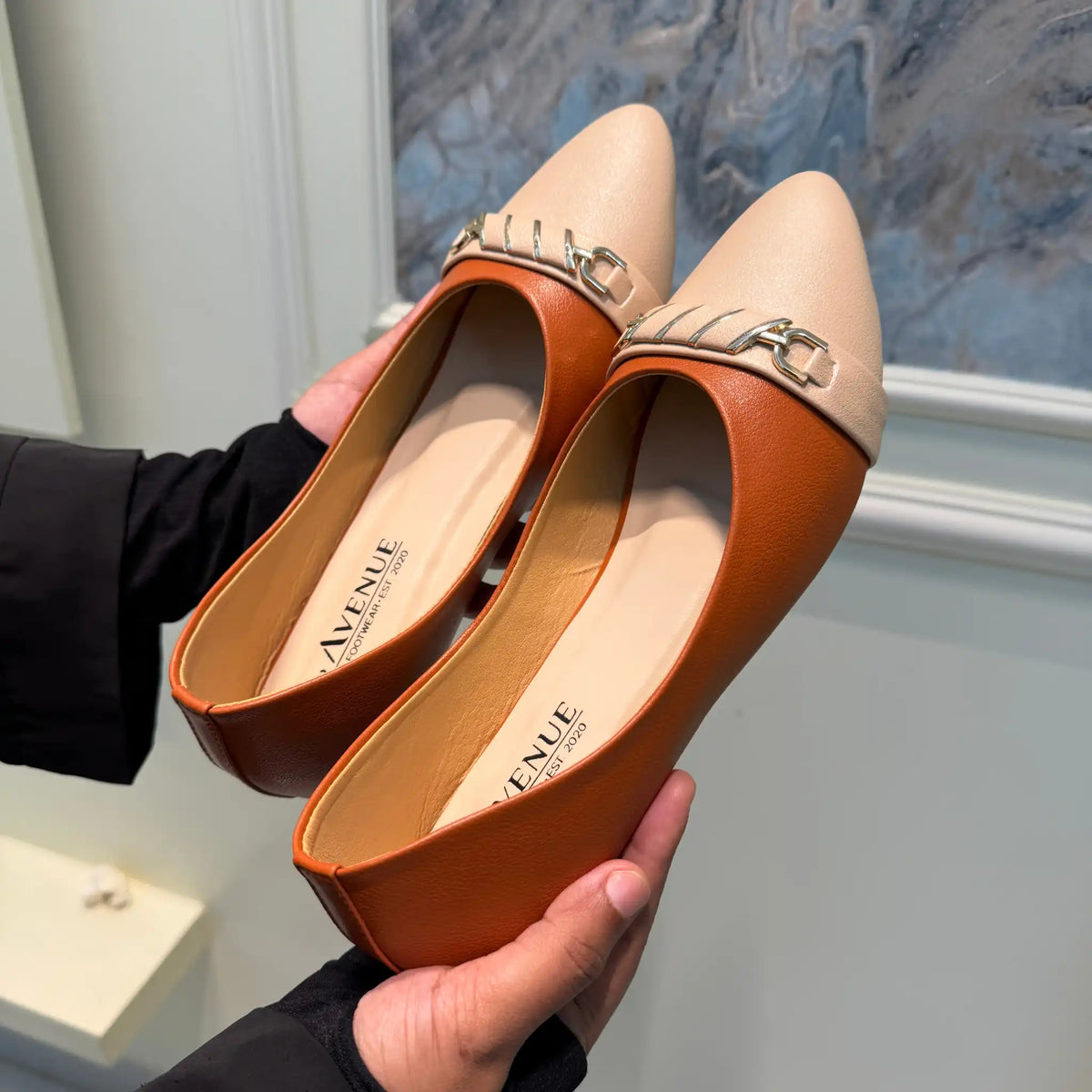 The Perfect Blend of Comfort and Style: Avenue Two-Tone Flats 202601